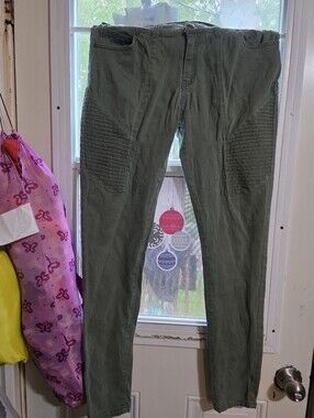 Olive Green Women’s Slim Trendsetter Brand